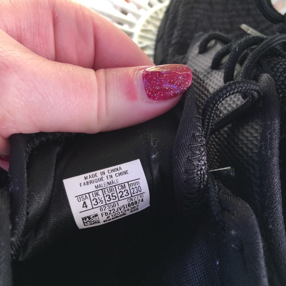 Black Reebok Boys 4 & 5&1/2! - Picture 4 of 8